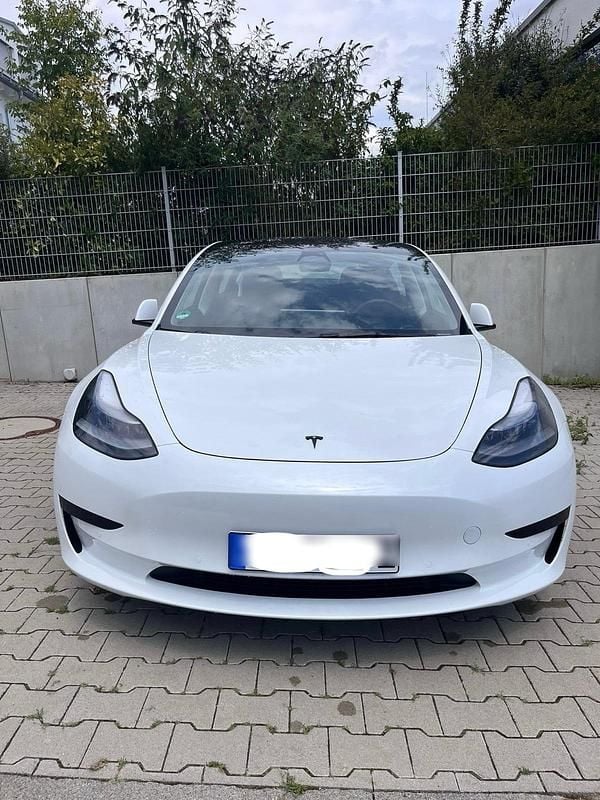Weiß Gebraucht 2021 Tesla Model 3 Standard Range Plus Limousine | 22.500 € - Bild 1/4