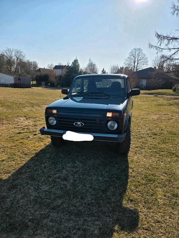 Gebraucht Lada Taiga 83 PS (61 kW) 2018 Grün SUV