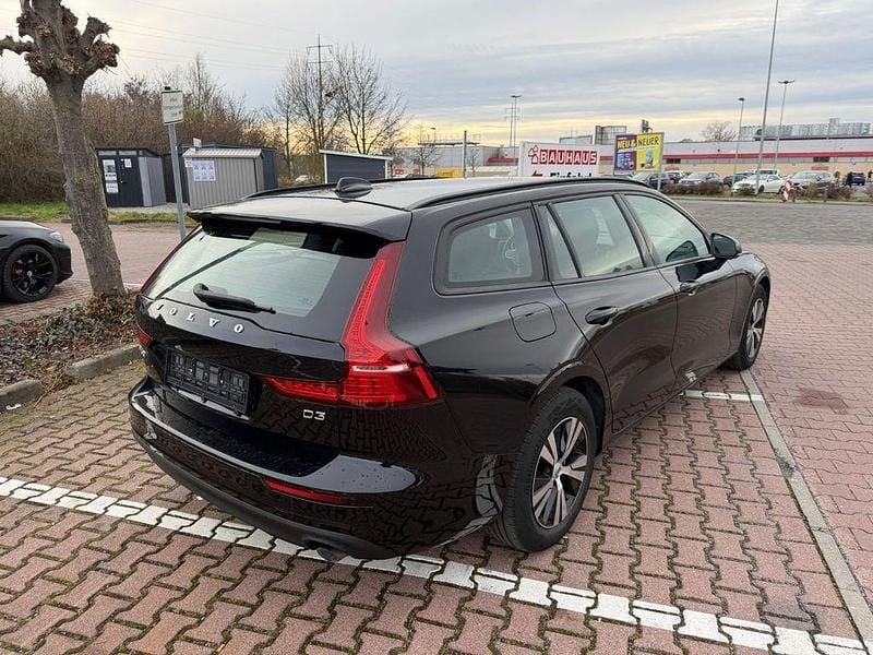 Gebraucht Volvo V60 Momentum 150 PS (110 kW) 2019 Schwarz Kombi