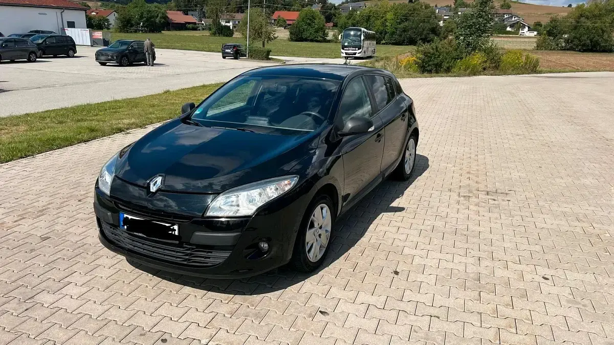 Gebraucht Renault Mégane III Authentique 101 PS (74 kW) 2011 Schwarz Limousine