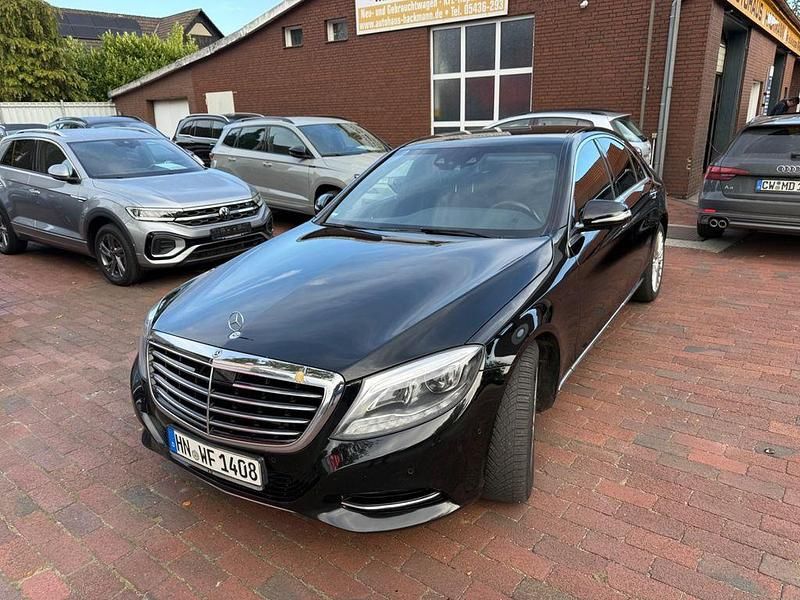 Schwarz (metallic) Gebraucht 2017 Mercedes S350 Limousine | 21.000 € (Superpreis) - Bild 1/4