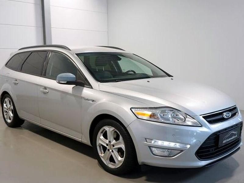 Silber Gebraucht 2012 Ford Mondeo Champions Edition Limousine | 7.600 € (Teuer) - Bild 1/4