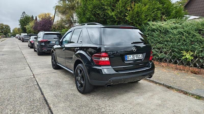 Gebraucht Mercedes ML320 224 PS (164 kW) 2007 Schwarz SUV