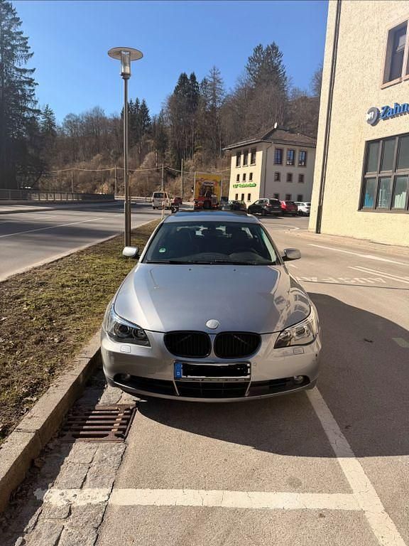 Gebraucht BMW 525 177 PS (130 kW) 2007 Silber Limousine