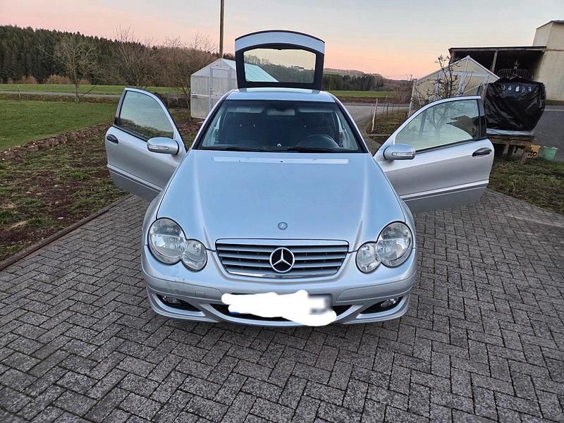 Gebraucht Mercedes 180 143 PS (105 kW) 2004 Silber Limousine