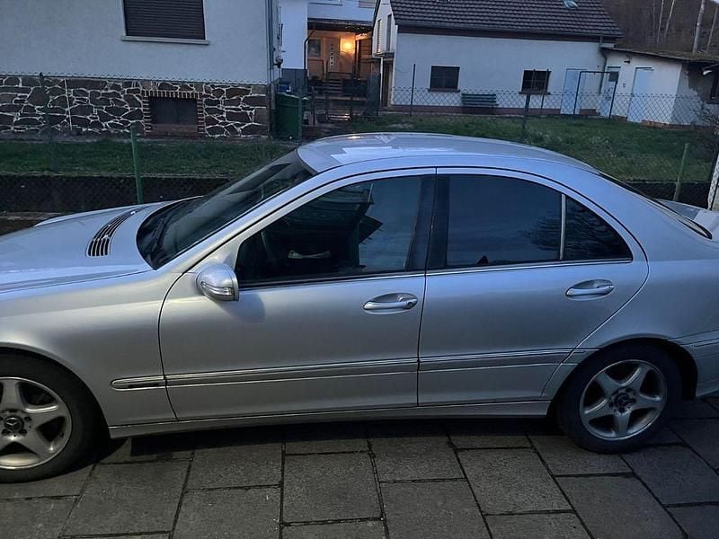 Gebraucht Mercedes 220 150 PS (110 kW) 2005 Silber Limousine