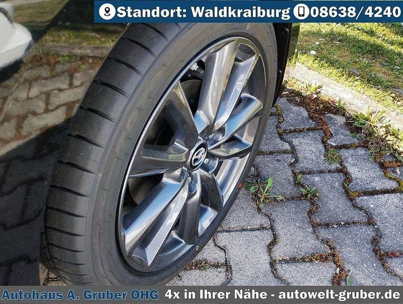 Neu Mazda 3 Exclusive 140 PS (102 kW) 2026 Jet black Limousine