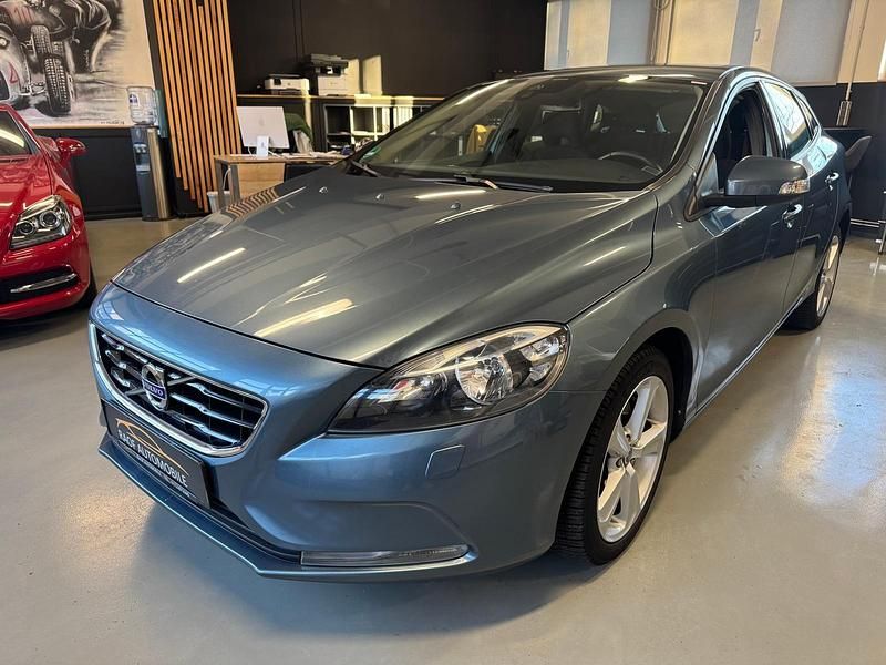 Blau Gebraucht 2013 Volvo V40 Kombi | 11.999 € (Fairer Preis) - Bild 1/4