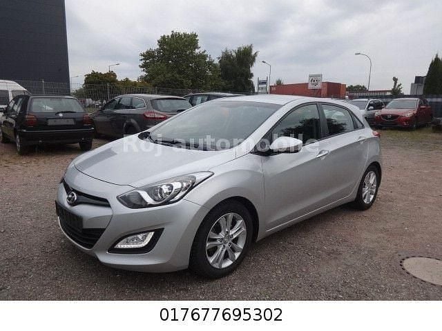 Silber Gebraucht 2012 Hyundai i30 Style Limousine | 5.950 € (Fairer Preis) - Bild 1/4