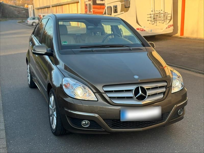 Gebraucht Mercedes B200 136 PS (100 kW) 2008 Braun Van / Kleinbus