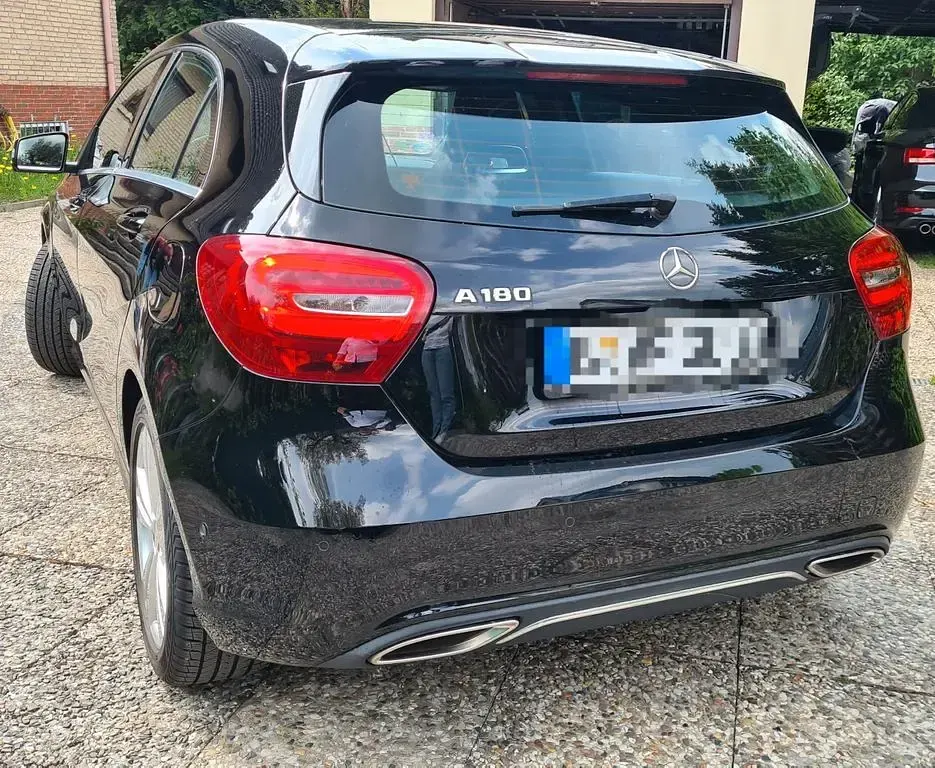 Gebraucht Mercedes A180 Edition 122 PS (89 kW) 2016 Schwarz Kleinwagen