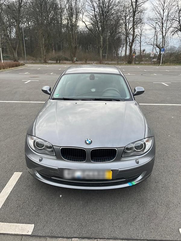 Silber Gebraucht 2011 BMW 116 Kleinwagen | 4.800 € (Fairer Preis) - Bild 1/4