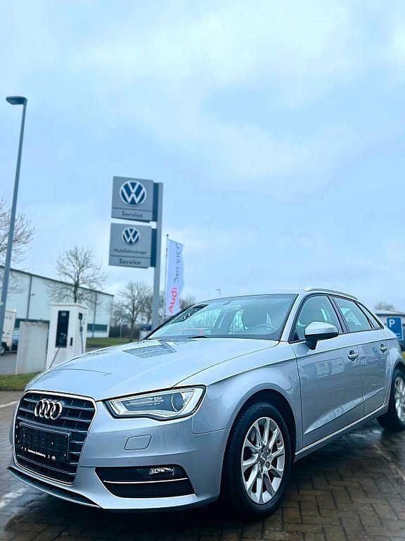 Gebraucht Audi A3 Attraction 110 PS (80 kW) 2015 Silber Limousine