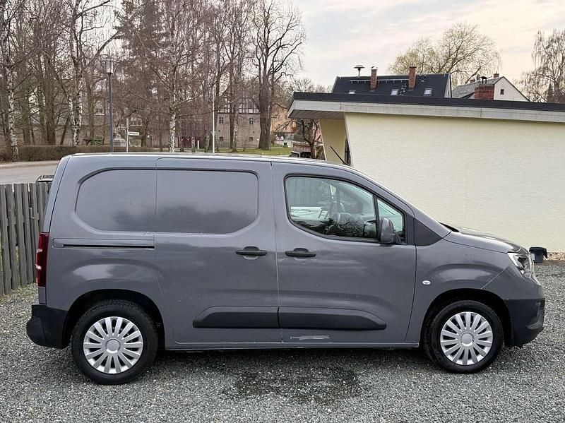 Używany Opel Combo Edition 102 KM (75 kW) 2019 Biały Minivan