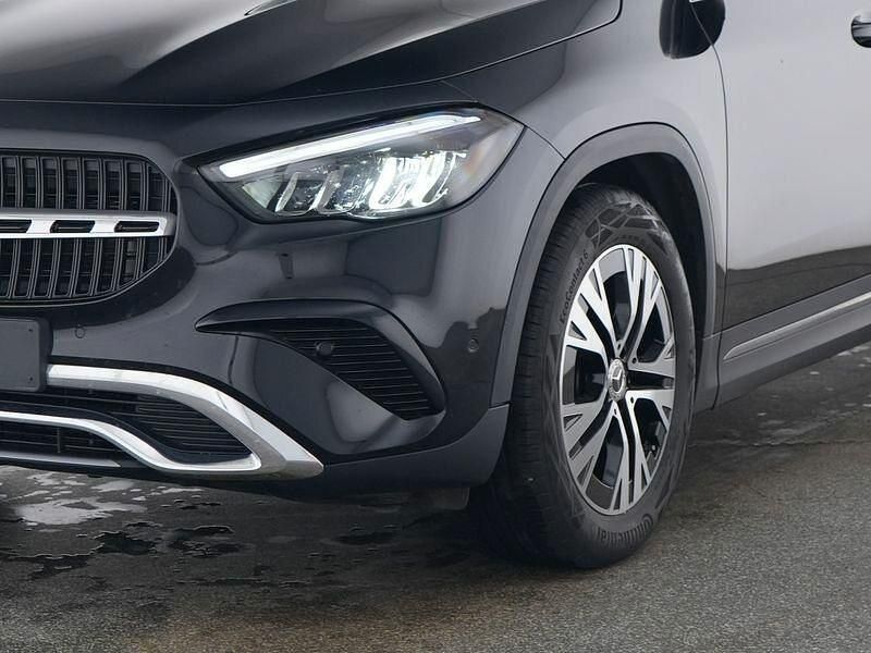 Gebraucht Mercedes GLA180 Advanced 136 PS (100 kW) 2024 Lack kosmosschwarz SUV