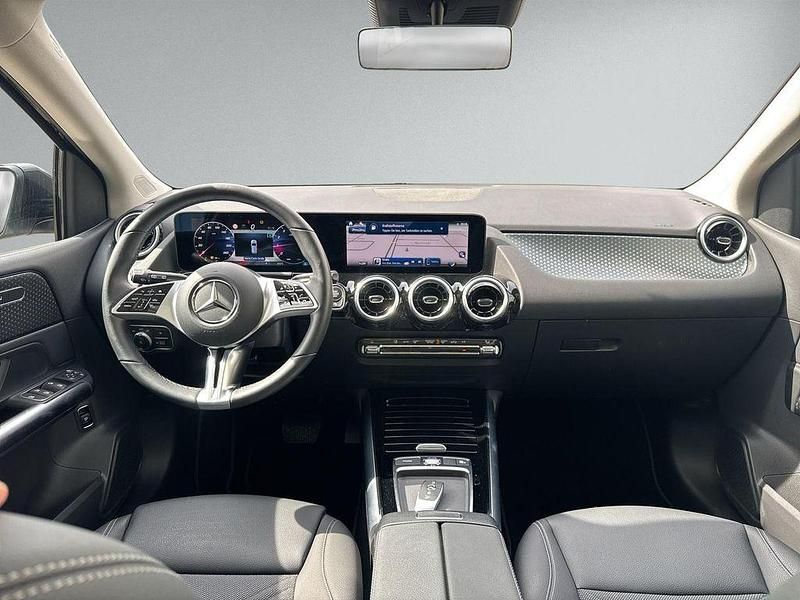 Gebraucht Mercedes B200 Progressive 163 PS (119 kW) 2024 Kosmosschwarz Van / Kleinbus