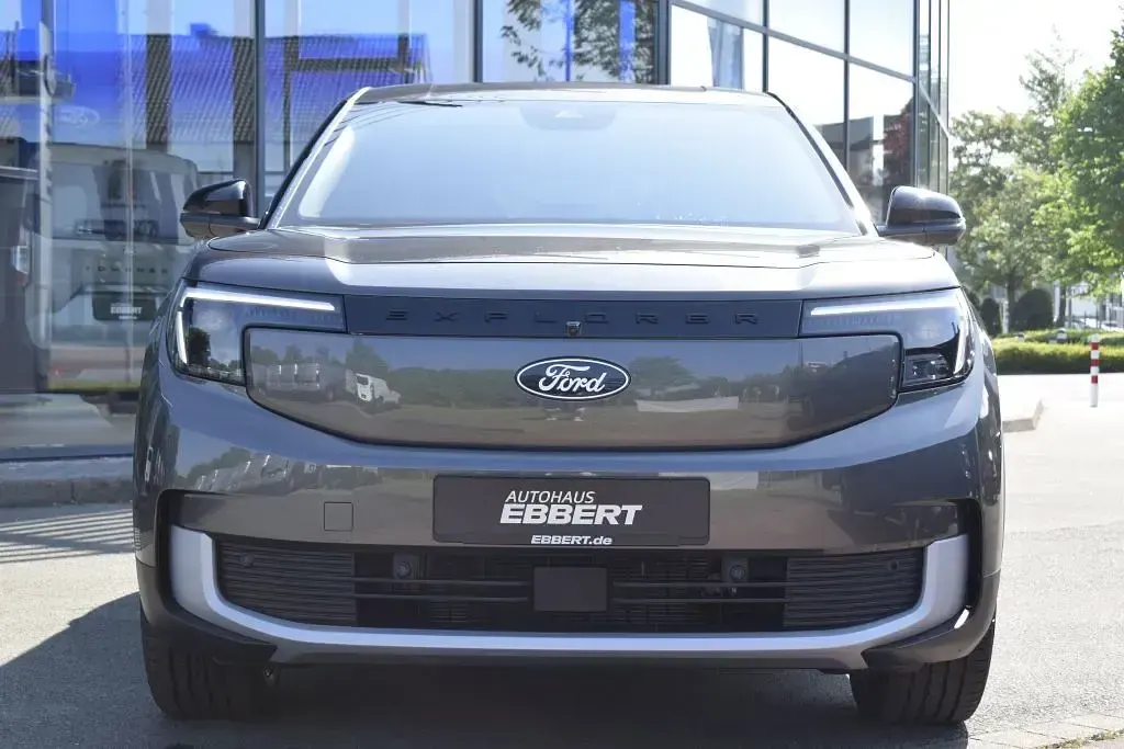 Uusi Ford Explorer Premium 210 kW (286 HP) 2026 Harmaa Katumaasturi