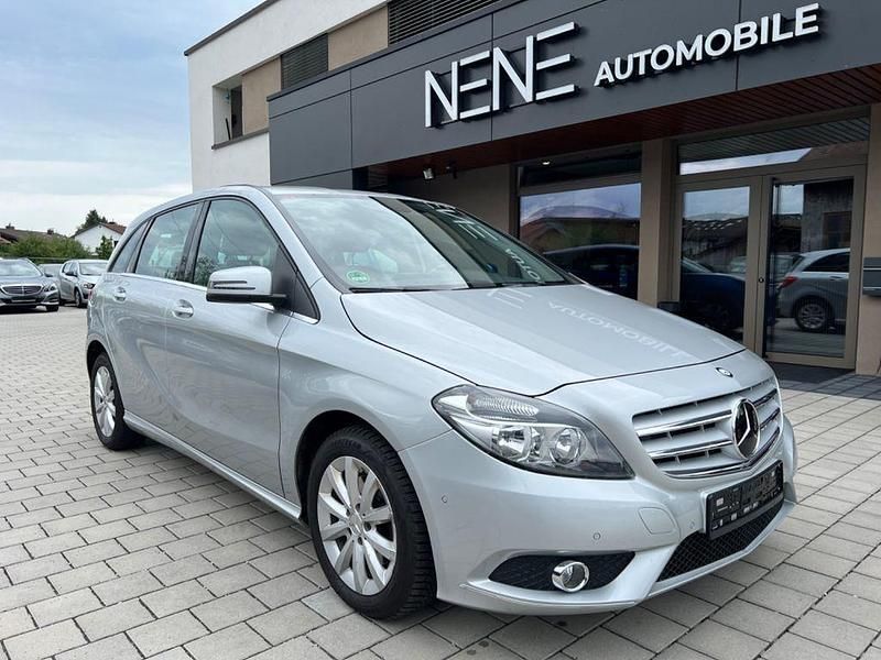 Silber Gebraucht 2014 Mercedes B200 Van / Kleinbus | 7.490 € (Guter Preis) - Bild 1/4