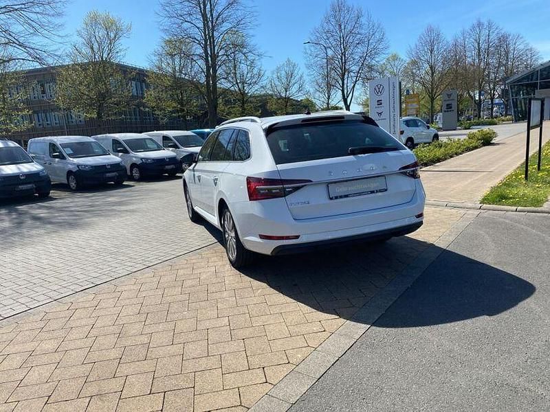 Gebraucht Skoda Superb Style 150 PS (110 kW) 2022 Weiß Kombi