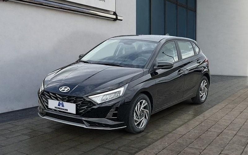 Schwarz Neu 2025 Hyundai i20 Trend Limousine | 24.890 € (Fairer Preis) - Bild 1/4