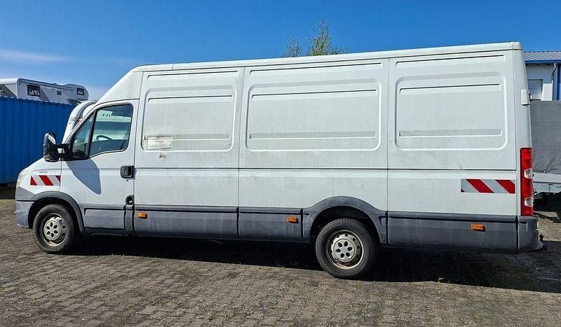 Second-hand Iveco Daily 126 CP (92 kW) 2012 Alb Berlinǎ