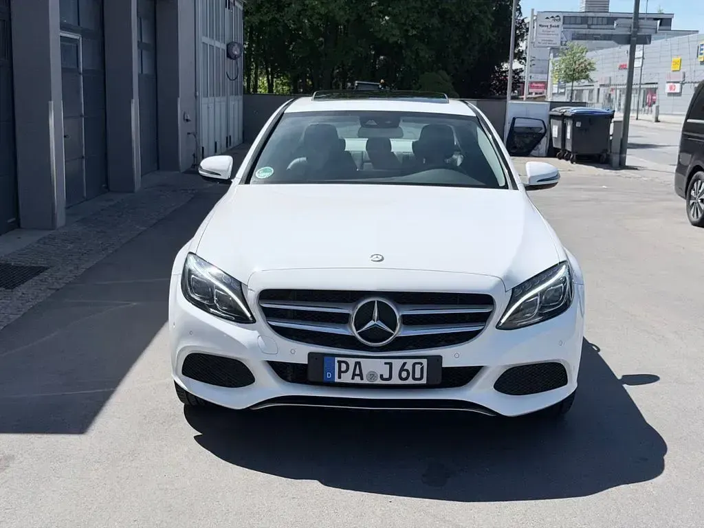 Gebraucht Mercedes C180 Avantgarde 156 PS (114 kW) 2016 Weiß Limousine