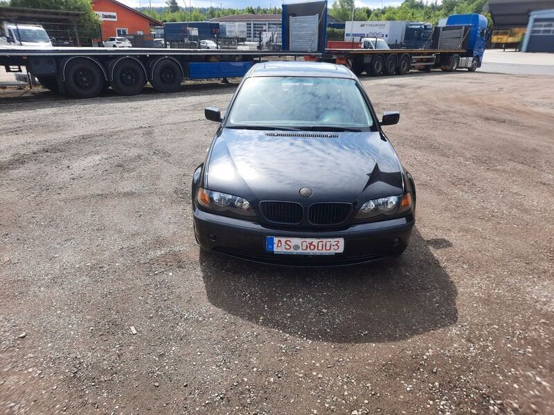 Schwarz Gebraucht 2004 BMW 318 Lifestyle Limousine | 2.500 € (Fairer Preis) - Bild 1/4