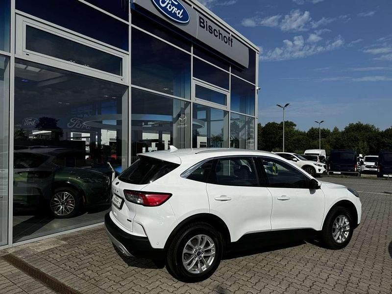 Gebraucht Ford Kuga Titanium 224 PS (164 kW) 2022 Frozen white SUV