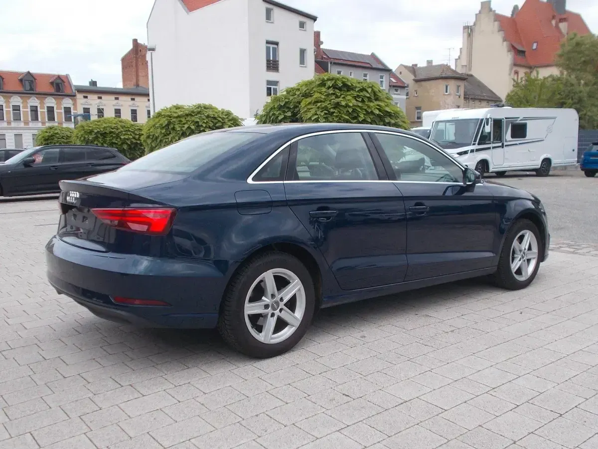 Gebraucht Audi A3 Basis 150 PS (110 kW) 2017 Blau Limousine