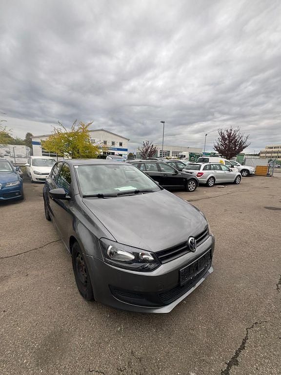 Grau Gebraucht 2012 VW Polo Trendline Limousine | 2.499 € (Superpreis) - Bild 1/4