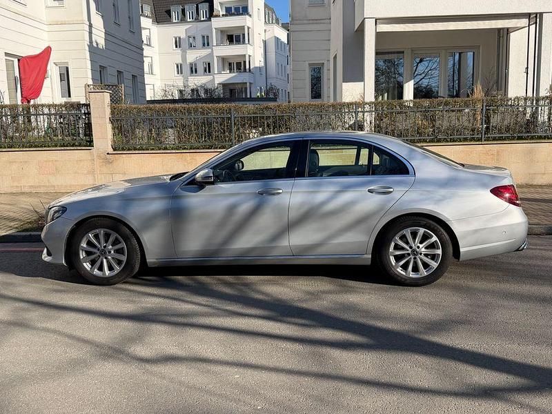 Gebraucht Mercedes E220 Avantgarde 194 PS (142 kW) 2017 Silber Limousine
