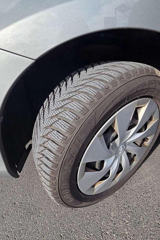 Gebraucht Toyota Auris Cool 99 PS (72 kW) 2015 Grau Limousine