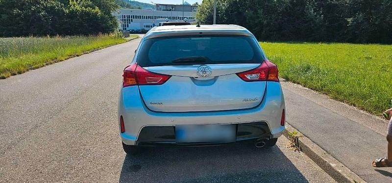 Gebraucht Toyota Auris 132 PS (97 kW) 2013 Silber Kleinwagen