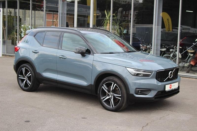Grau Gebraucht 2021 Volvo XC40 R-Design SUV | 25.399 € (Superpreis) - Bild 1/4