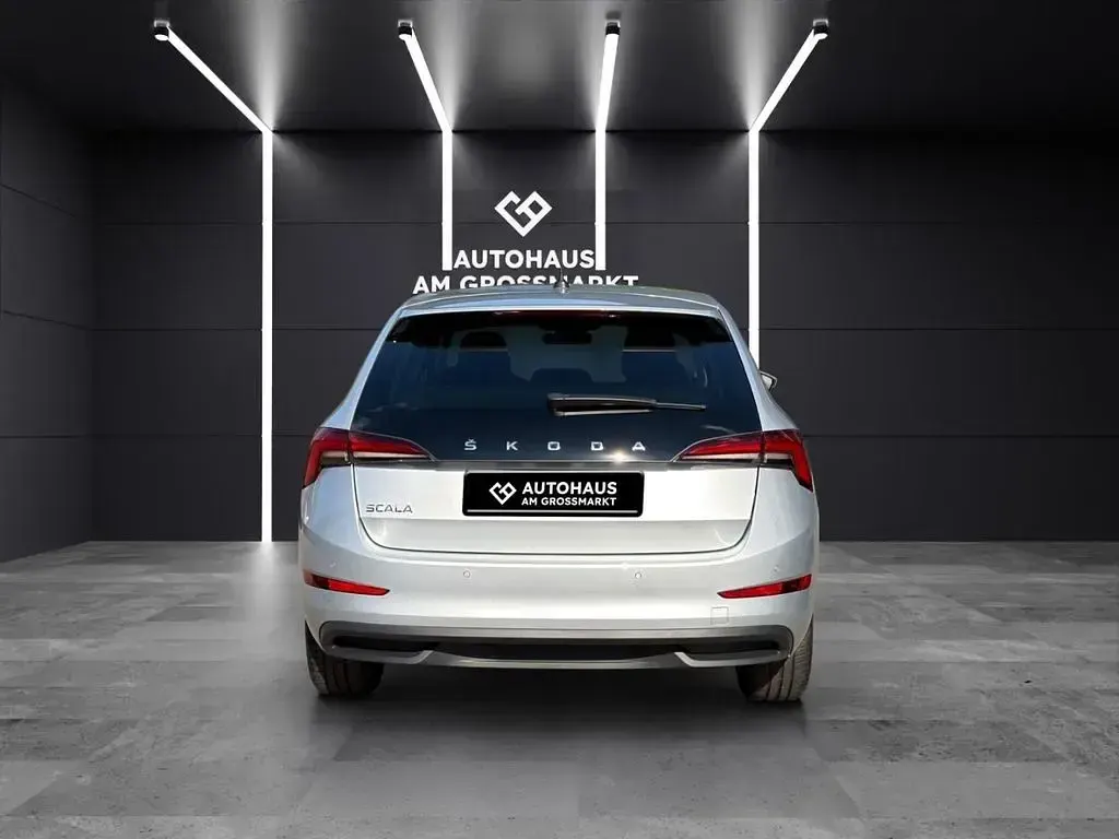 Gebraucht Skoda Scala Ambition 110 PS (80 kW) 2023 Silber Kleinwagen