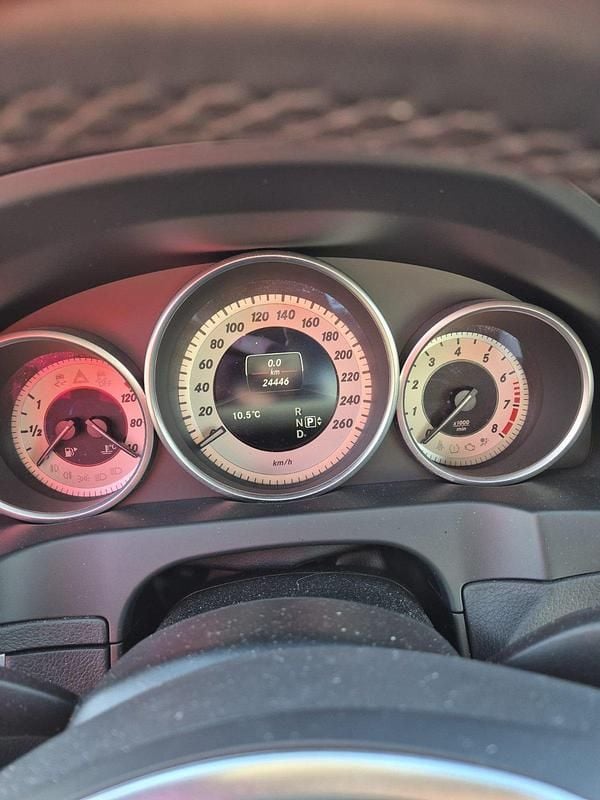 Grau Gebraucht 2015 Mercedes E250 Coupé | 23.800 € (Superpreis) - Bild 1/4