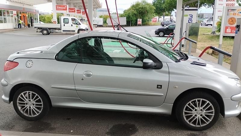 Silber Gebraucht 2007 Peugeot 206 CC Cabrio | 1.500 € (Guter Preis) - Bild 1/4