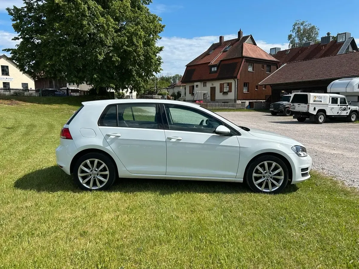 Gebraucht VW Golf VII 110 PS (80 kW) 2014 Weiß Kleinwagen