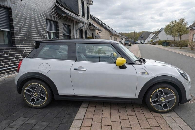 Second-hand Mini Cooper SE 135 kW (184 CP) 2020 Gri Hatchback