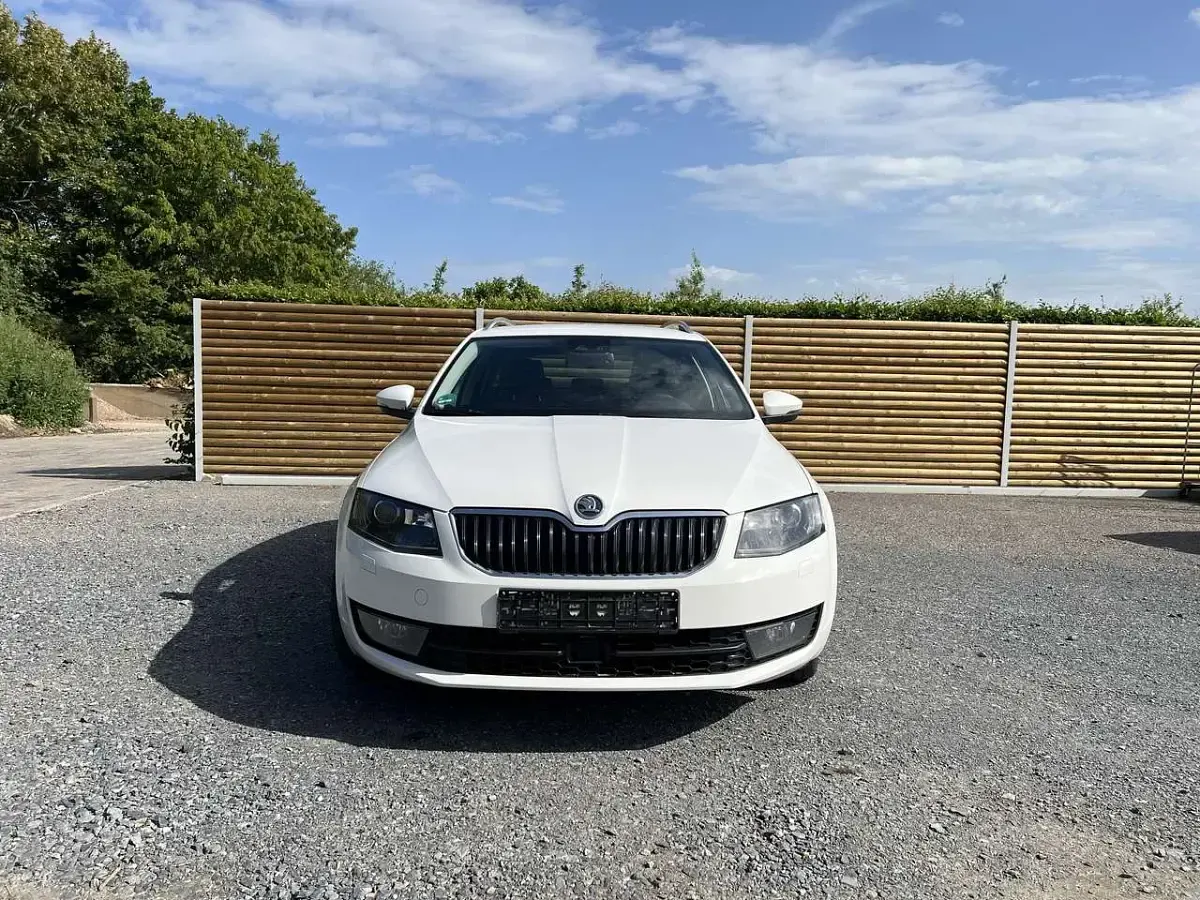 Gebraucht Skoda Octavia Elegance 150 PS (110 kW) 2014 Weiß Kombi