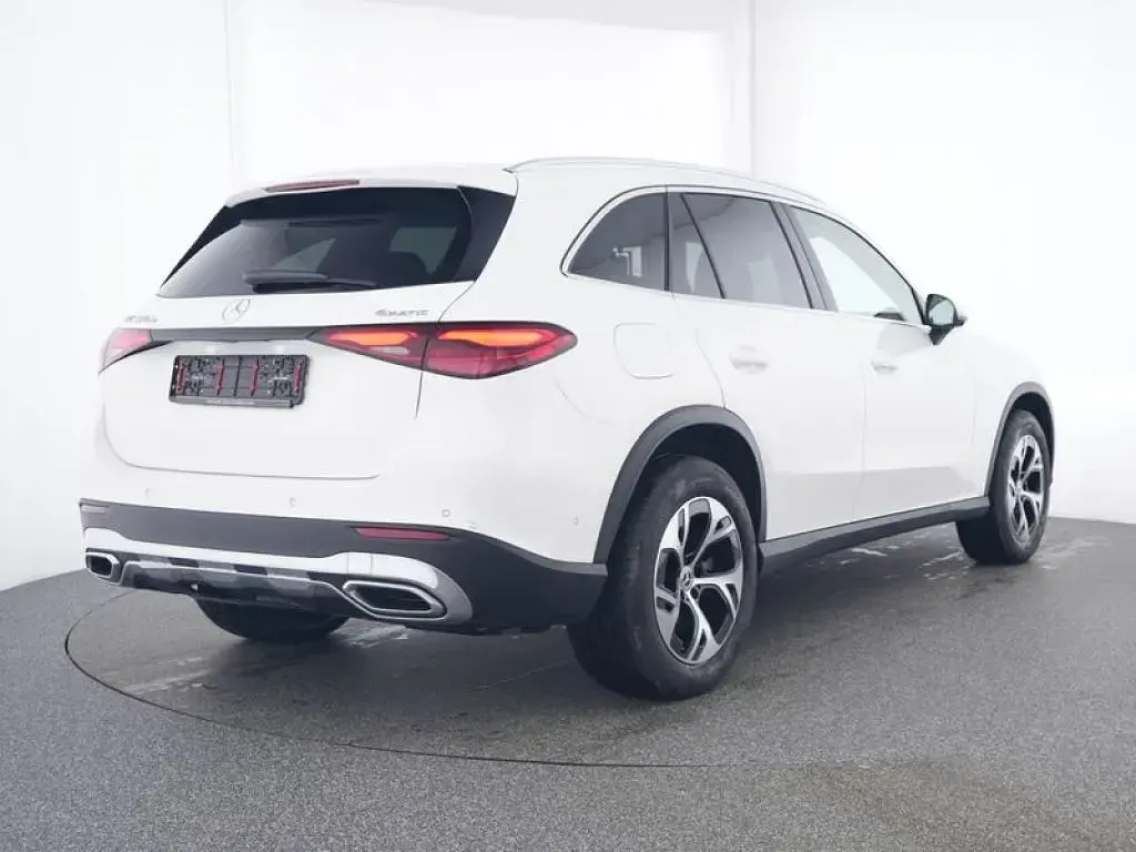 Gebraucht Mercedes GLC300e Avantgarde 333 PS (244 kW) 2025 Weiß SUV