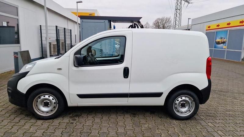Weiß Gebraucht 2018 Fiat Fiorino Basis Van / Kleinbus | 7.500 € (Fairer Preis) - Bild 1/4