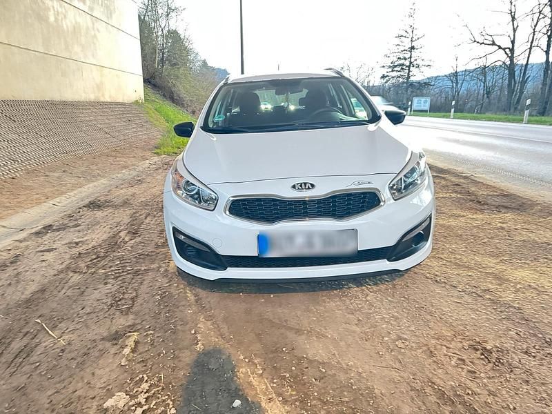 Gebraucht Kia Ceed 101 PS (74 kW) 2016 Weiß Kleinwagen