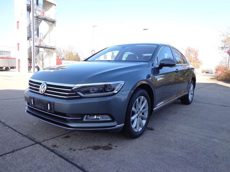 Grau Gebraucht 2015 VW Passat Highline Limousine | 14.500 € (Fairer Preis) - Bild 1/4