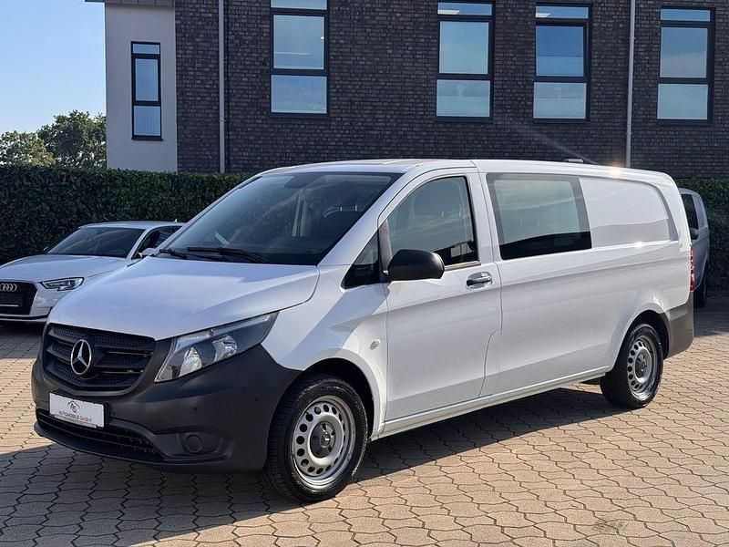 Weiß Gebraucht 2022 Mercedes Vito Van / Kleinbus | 29.738 € (Etwas zu teuer) - Bild 1/4