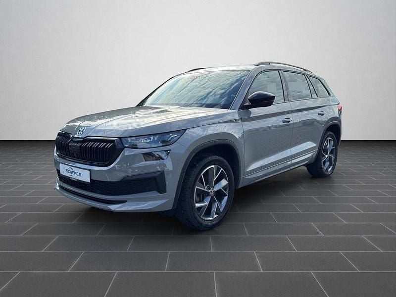 Steelgrau Gebraucht 2024 Skoda Kodiaq SportLine SUV | 40.900 € (Etwas zu teuer) - Bild 1/4