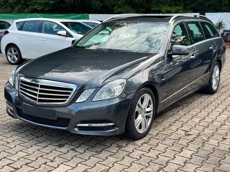 Grau Gebraucht 2011 Mercedes E200 Avantgarde Kombi | 7.699 € (Guter Preis) - Bild 1/4