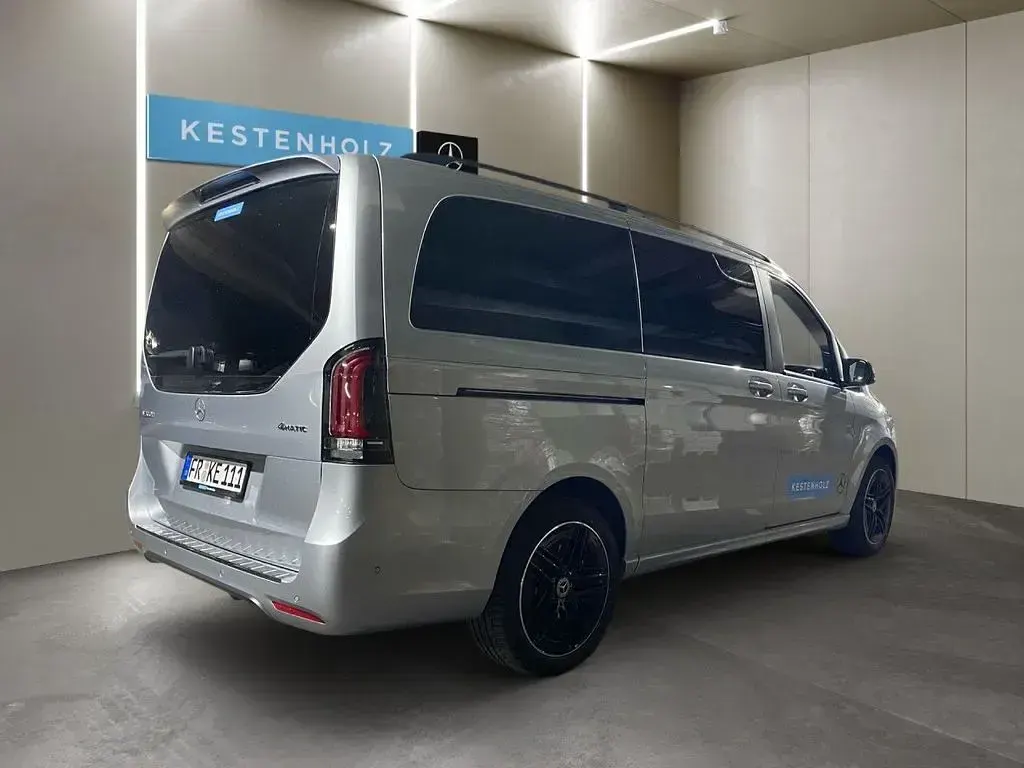 Gebraucht Mercedes V300 AMG 237 PS (174 kW) 2026 Silber Van / Kleinbus