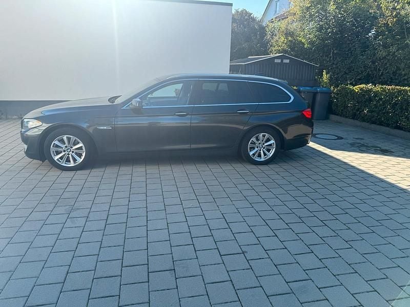Grau Gebraucht 2010 BMW 525 Kombi | 4.600 € (Superpreis) - Bild 1/4