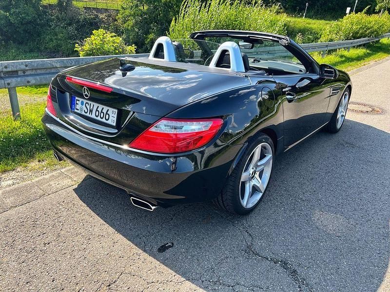 Gebraucht Mercedes SLK200 184 PS (135 kW) 2012 Schwarz Cabrio